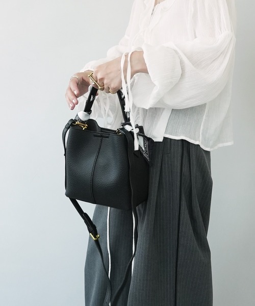 c.u.l（シーユーエル）の「2WAY スカーフ付き バケットショルダーバッグ cula1085（ショルダーバッグ・レディース・ベージュ/ブラック/ブラウン・FREE）」の18枚目の写真