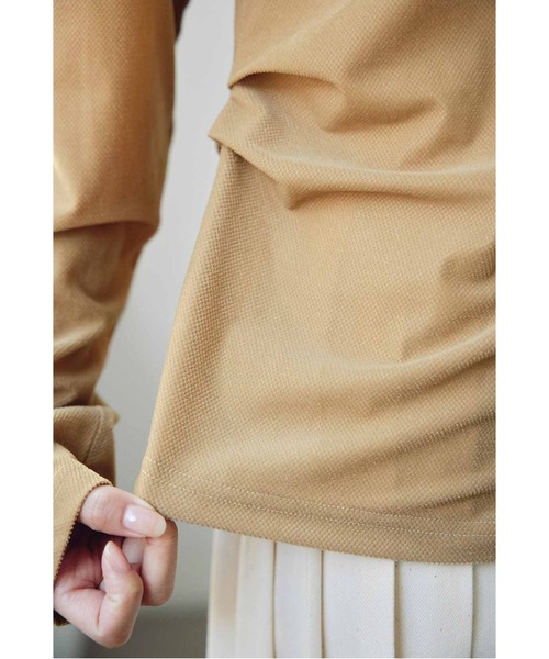 MEDE19F(メデジュウキュウ)の「MEDE19F アシメトリーヘムシアーベロアトップス(Tシャツ/カットソー・レディース・オフホワイト/ベージュ/ブルー・LL/L/M)」の7枚目の写真