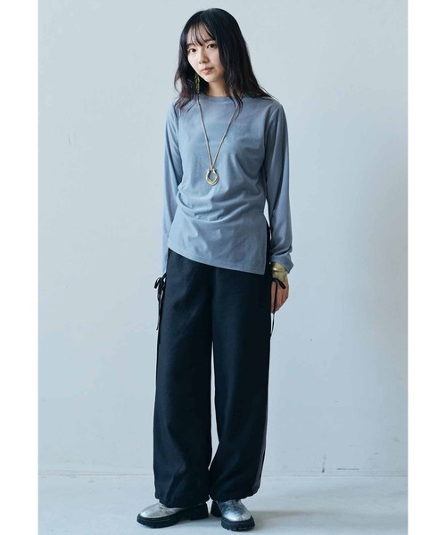 MEDE19F(メデジュウキュウ)の「MEDE19F アシメトリーヘムシアーベロアトップス(Tシャツ/カットソー・レディース・オフホワイト/ベージュ/ブルー・LL/L/M)」の8枚目の写真