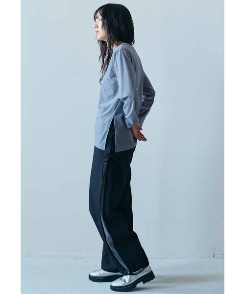 MEDE19F(メデジュウキュウ)の「MEDE19F アシメトリーヘムシアーベロアトップス(Tシャツ/カットソー・レディース・オフホワイト/ベージュ/ブルー・LL/L/M)」の9枚目の写真