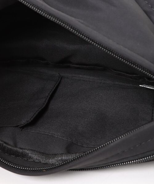 ALTROSE（アルトローズ）の「【ALTROSE】アルトローズ ボディバック ウエストバック 大容量 軽い 軽量 ナイロン ユニセックス 250090（ボディバッグ/ウエストポーチ・レディース・アイボリー/サンドベージュ/カーキ/ブラック/グレー・FREE）」の8枚目の写真