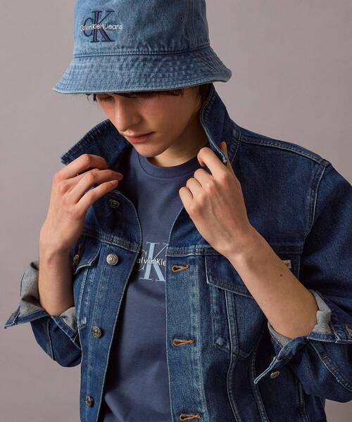 Calvin Klein(カルバン・クライン)の「クラッシックトラッカーデニムジャケット(デニムジャケット・レディース・ブルー・S/M/XS)」の3枚目の写真