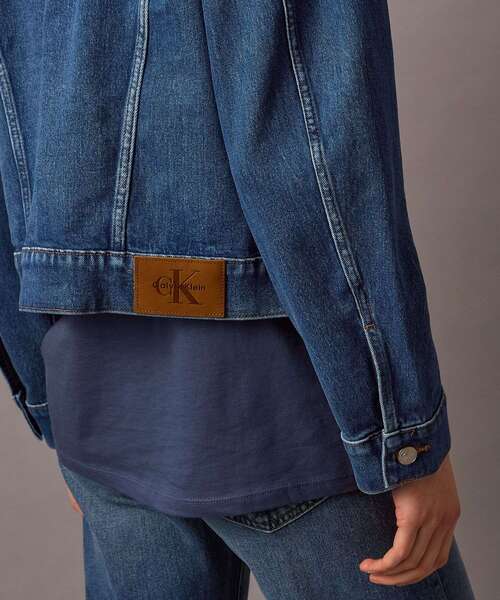 Calvin Klein(カルバン・クライン)の「クラッシックトラッカーデニムジャケット(デニムジャケット・レディース・ブルー・S/M/XS)」の14枚目の写真