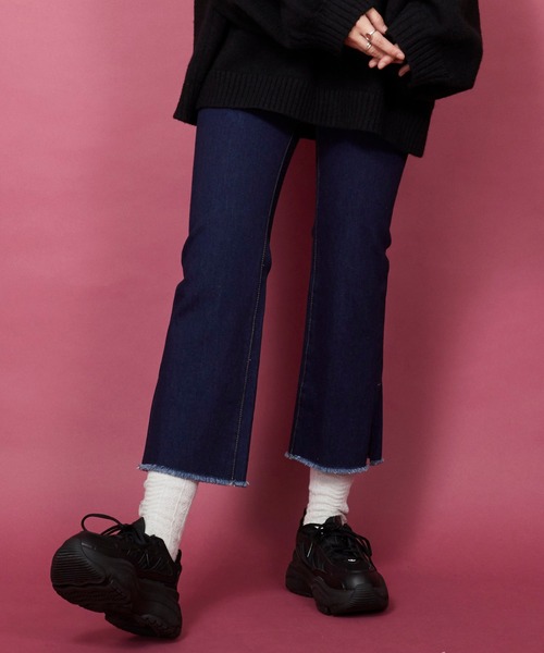 unrelaxing(アンリラクシング)の「スリットデニムパンツ(デニムパンツ・レディース・ホワイト/ネイビー・マルチサイズ)」の16枚目の写真