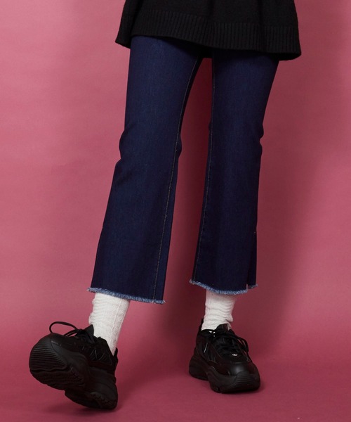 unrelaxing(アンリラクシング)の「スリットデニムパンツ(デニムパンツ・レディース・ホワイト/ネイビー・マルチサイズ)」の17枚目の写真