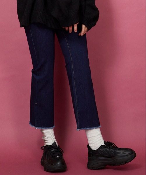 unrelaxing(アンリラクシング)の「スリットデニムパンツ(デニムパンツ・レディース・ホワイト/ネイビー・マルチサイズ)」の18枚目の写真