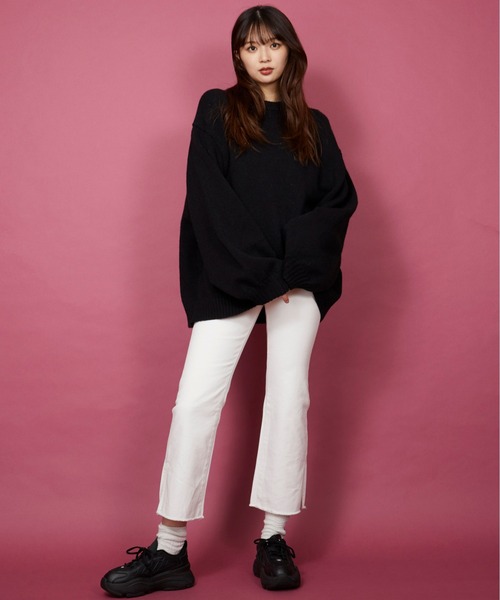 unrelaxing(アンリラクシング)の「スリットデニムパンツ(デニムパンツ・レディース・ホワイト/ネイビー・マルチサイズ)」の9枚目の写真