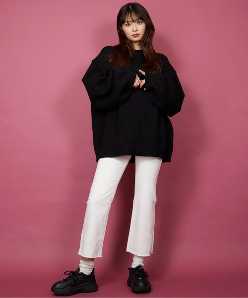 unrelaxing(アンリラクシング)の「スリットデニムパンツ(デニムパンツ・レディース・ホワイト/ネイビー・マルチサイズ)」の10枚目の写真