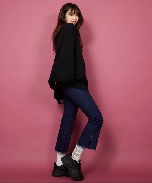 unrelaxing(アンリラクシング)の「スリットデニムパンツ(デニムパンツ・レディース・ホワイト/ネイビー・マルチサイズ)」の8枚目の写真