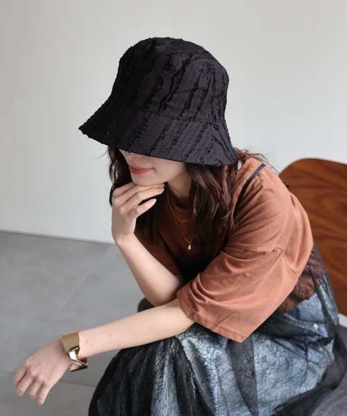 ap retro（アプレトロ）の「フリンジバケットハット / リバーシブルハット（ハット・レディース・ベージュ/ブラック・FREE）」の3枚目の写真