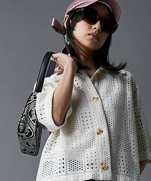 GEVS.(ジェイヴィス)の「かぎ針編風カーディガン<大きいサイズ有>GEVS.(カーディガン/ボレロ・レディース・ブラック/キナリ・5L/4L/3L/LL/L/M)」の1枚目の写真