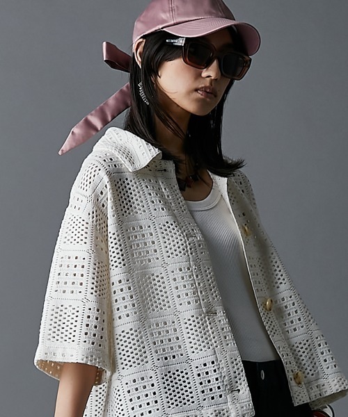 GEVS.(ジェイヴィス)の「かぎ針編風カーディガン<大きいサイズ有>GEVS.(カーディガン/ボレロ・レディース・ブラック/キナリ・5L/4L/3L/LL/L/M)」の4枚目の写真