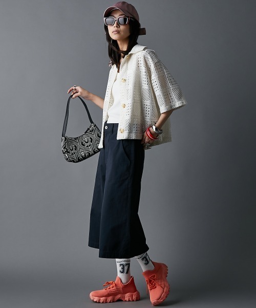 GEVS.(ジェイヴィス)の「かぎ針編風カーディガン<大きいサイズ有>GEVS.(カーディガン/ボレロ・レディース・ブラック/キナリ・5L/4L/3L/LL/L/M)」の5枚目の写真