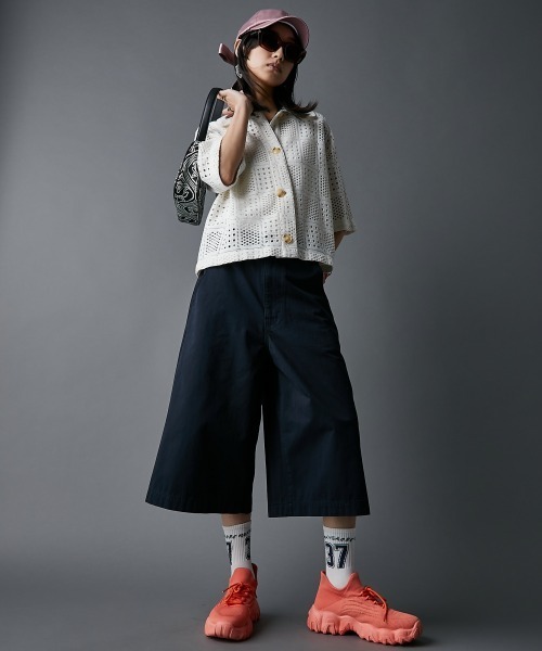 GEVS.(ジェイヴィス)の「かぎ針編風カーディガン<大きいサイズ有>GEVS.(カーディガン/ボレロ・レディース・ブラック/キナリ・5L/4L/3L/LL/L/M)」の6枚目の写真