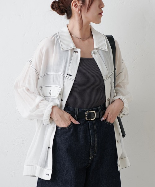 COLONY 2139(コロニートゥーワンスリーナイン)の「シアーGシャツ(シャツ/ブラウス・レディース・ブラック/オフホワイト/チャコールグレー/ブルー・FREE)」の2枚目の写真