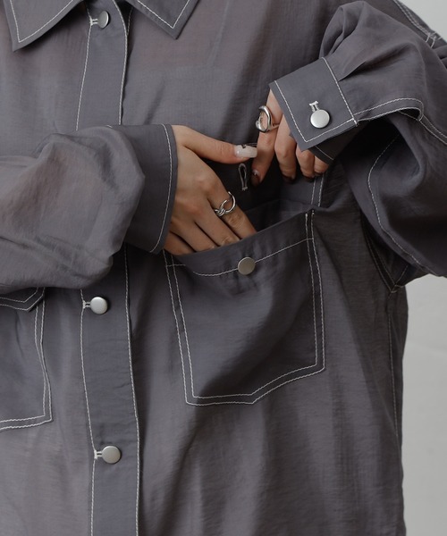 COLONY 2139(コロニートゥーワンスリーナイン)の「シアーGシャツ(シャツ/ブラウス・レディース・ブラック/オフホワイト/チャコールグレー/ブルー・FREE)」の5枚目の写真