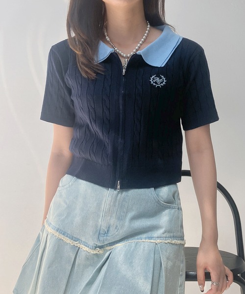 AS KNOW AS plus（アズノゥアズプラス）の「●選べるアソートデザイン ワンポイントロゴ刺繍 Wジップケーブル半袖カーディガン（カーディガン/ボレロ・レディース・アイボリー系/レッド系/ネイビー系/シルバー系/ネイビー系1/ブラウン系・FREE）」の5枚目の写真