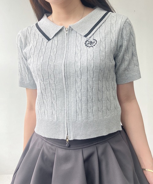 AS KNOW AS plus（アズノゥアズプラス）の「●選べるアソートデザイン ワンポイントロゴ刺繍 Wジップケーブル半袖カーディガン（カーディガン/ボレロ・レディース・アイボリー系/レッド系/ネイビー系/シルバー系/ネイビー系1/ブラウン系・FREE）」の18枚目の写真