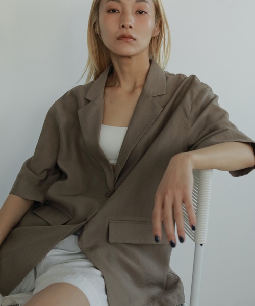 anuke(アンヌーク)の「Half Sleeve Jacket(ノーカラージャケット・レディース・ブラウン/ホワイト/ブラック・FREE)」の3枚目の写真