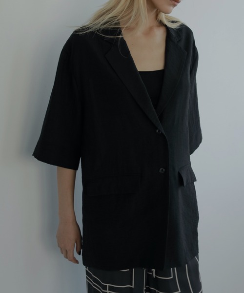 anuke(アンヌーク)の「Half Sleeve Jacket(ノーカラージャケット・レディース・ブラウン/ホワイト/ブラック・FREE)」の2枚目の写真