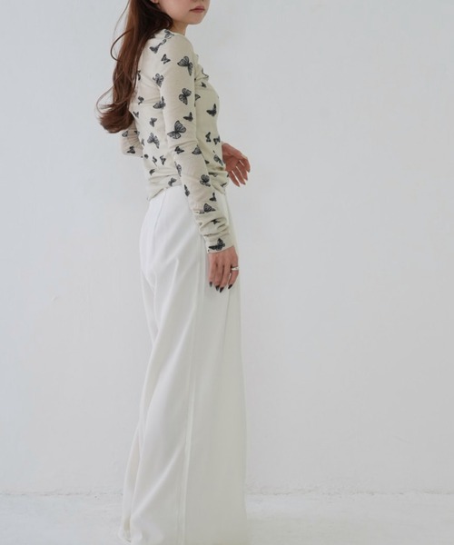 Uenui（ウニュイ）の「【 cunii 】 バタフライ プリント ラウンド ネック Tシャツ（Tシャツ/カットソー・レディース・ベージュ/グレー・FREE）」の6枚目の写真