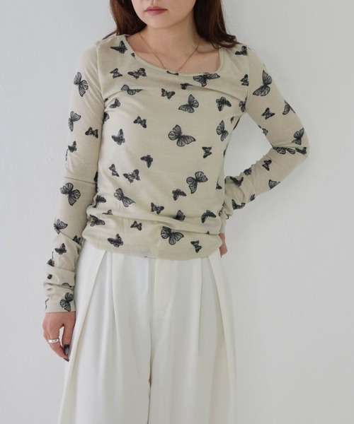 Uenui（ウニュイ）の「【 cunii 】 バタフライ プリント ラウンド ネック Tシャツ（Tシャツ/カットソー・レディース・ベージュ/グレー・FREE）」の7枚目の写真