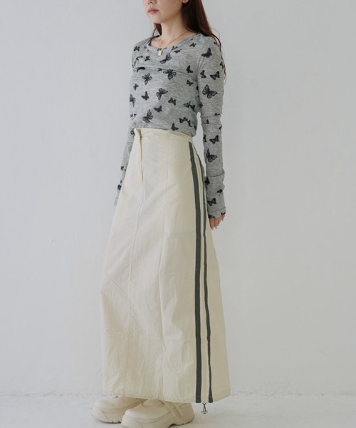 Uenui（ウニュイ）の「【 cunii 】 バタフライ プリント ラウンド ネック Tシャツ（Tシャツ/カットソー・レディース・ベージュ/グレー・FREE）」の11枚目の写真