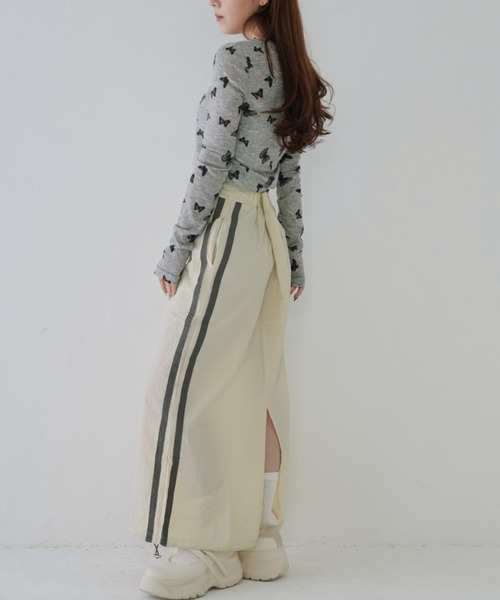 Uenui（ウニュイ）の「【 cunii 】 バタフライ プリント ラウンド ネック Tシャツ（Tシャツ/カットソー・レディース・ベージュ/グレー・FREE）」の12枚目の写真