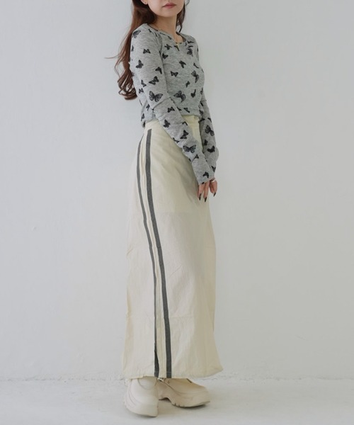 Uenui（ウニュイ）の「【 cunii 】 バタフライ プリント ラウンド ネック Tシャツ（Tシャツ/カットソー・レディース・ベージュ/グレー・FREE）」の13枚目の写真