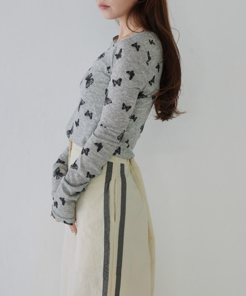 Uenui（ウニュイ）の「【 cunii 】 バタフライ プリント ラウンド ネック Tシャツ（Tシャツ/カットソー・レディース・ベージュ/グレー・FREE）」の16枚目の写真