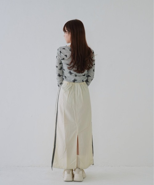 Uenui（ウニュイ）の「【 cunii 】 バタフライ プリント ラウンド ネック Tシャツ（Tシャツ/カットソー・レディース・ベージュ/グレー・FREE）」の17枚目の写真