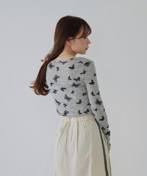 Uenui（ウニュイ）の「【 cunii 】 バタフライ プリント ラウンド ネック Tシャツ（Tシャツ/カットソー・レディース・ベージュ/グレー・FREE）」の20枚目の写真