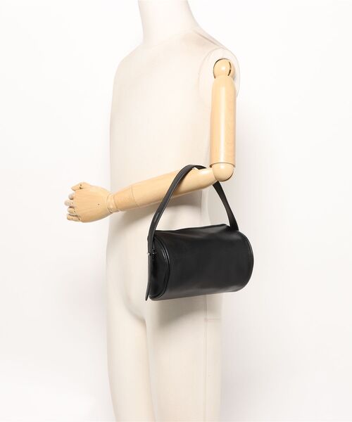 b apartment(ビーアパートメント)の「「(en)brace / エンブレイス」ハーフムーンバッグ(トートバッグ・レディース・グレイッシュベージュ/ブラック/ダークグリーン/バーガンディー・FREE)」の8枚目の写真
