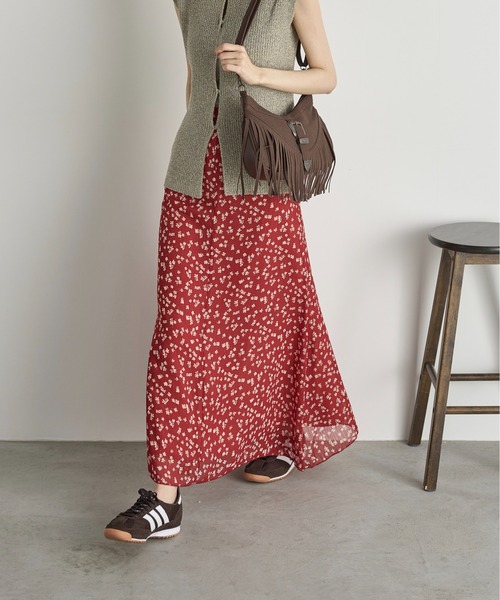 THE YOn(ザヨン)の「小花柄シフォンセミフレアスカート(スカート・レディース・オフホワイト/ブラック/レッド・S/M)」の3枚目の写真