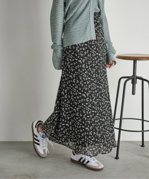視線を集めて◇CREPE DE CHINE ノット スカート◇CELINE 洗える／日本製／セットアップ可】アート的プリント柄のフレア