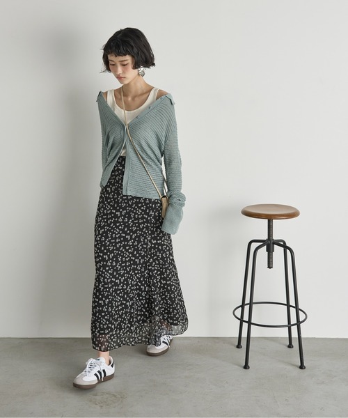 THE YOn(ザヨン)の「小花柄シフォンセミフレアスカート(スカート・レディース・オフホワイト/ブラック/レッド・S/M)」の9枚目の写真