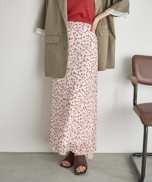 THE YOn(ザヨン)の「小花柄シフォンセミフレアスカート(スカート・レディース・オフホワイト/ブラック/レッド・S/M)」の11枚目の写真
