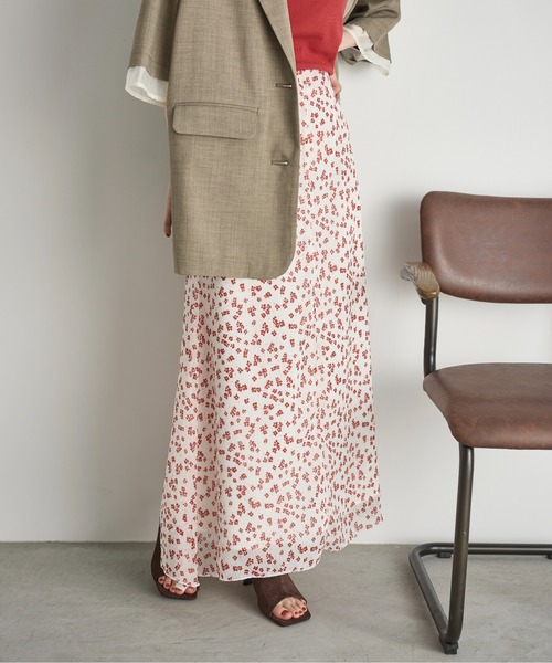 THE YOn(ザヨン)の「小花柄シフォンセミフレアスカート(スカート・レディース・オフホワイト/ブラック/レッド・S/M)」の12枚目の写真