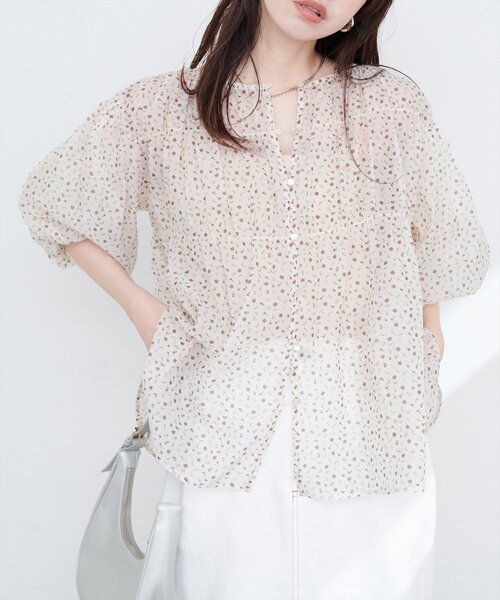 【特別送料無料！】 セール】【WEB限定】小花柄シャーリングブラウス（シャツ トップス
