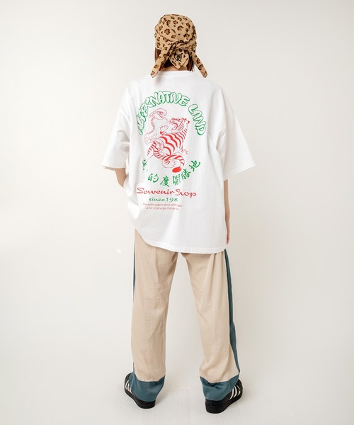 RNA（アールエヌエー）の「M2503 ヘビトラＢＩＧ　Ｔ（Tシャツ/カットソー・レディース・ブラック/ホワイト/イエロー・MEDIUM）」の21枚目の写真