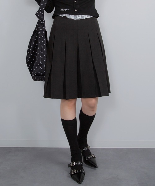 Chiina(チーナ)の「Chiina / ミディ丈プリーツスカート(スカート・レディース・グレー/オフホワイト/ブラック・M/L)」の7枚目の写真