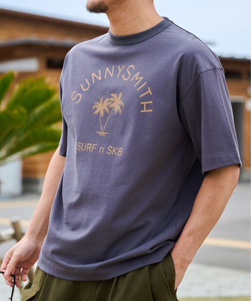 Sunny Smith(サニースミス)の「【SUNNY SMITH】ヤシの木アーチロゴプリントTシャツ(Tシャツ/カットソー・メンズ・スミクロ/ホワイト・MEDIUM/LARGE)」の9枚目の写真