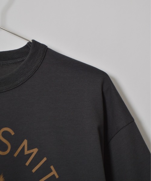 Sunny Smith(サニースミス)の「【SUNNY SMITH】ヤシの木アーチロゴプリントTシャツ(Tシャツ/カットソー・メンズ・スミクロ/ホワイト・MEDIUM/LARGE)」の19枚目の写真