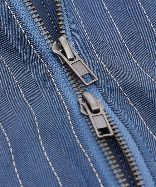 Crownor(クラウノアー)の「ピンストライプ ジップアップ 半袖シャツ(シャツ/ブラウス・メンズ・ベージュ/ブルー/チャコール・MEDIUM/LARGE)」の7枚目の写真