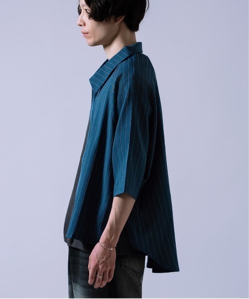 Crownor(クラウノアー)の「ピンストライプ ジップアップ 半袖シャツ(シャツ/ブラウス・メンズ・ベージュ/ブルー/チャコール・MEDIUM/LARGE)」の13枚目の写真