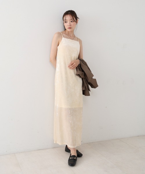 Bab（バブ）の「【S・Mサイズ展開】シアーベロアカップ付きキャミワンピース/ダブルストラップ（ワンピース・レディース・アイボリー/ブラック/チャコールグレー/ブラウン/ベージュ・S/M）」の6枚目の写真