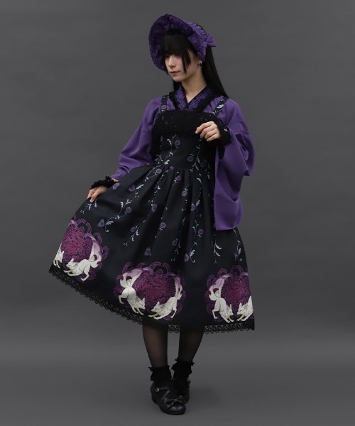 Chalmiere（シャルミエール）の「菊と狐柄ジャンパースカート