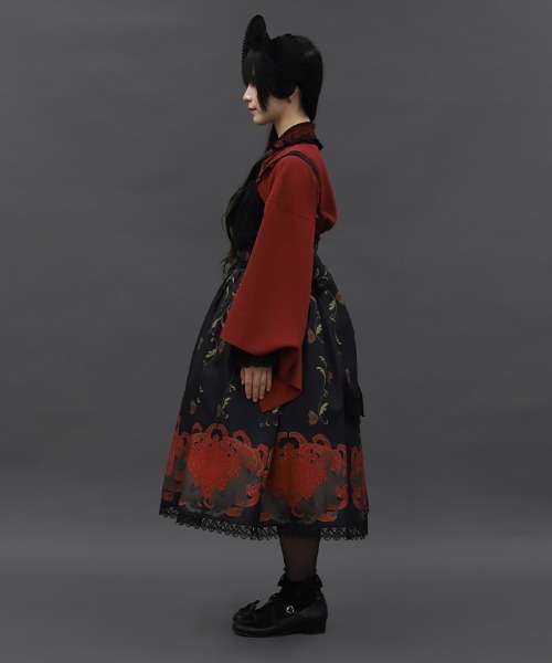 Chalmiere（シャルミエール）の「菊と狐柄ジャンパースカート