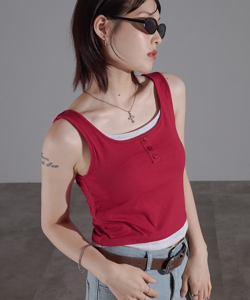 apres jour mignon(アプレジュールミニョン)の「ヘンリーレイヤードカップ付きタンク【ZOZOTOWN限定アイテム】(タンクトップ・レディース・ブラック/チャコールグレー/レッド・X-LARGE/フリー)」の3枚目の写真