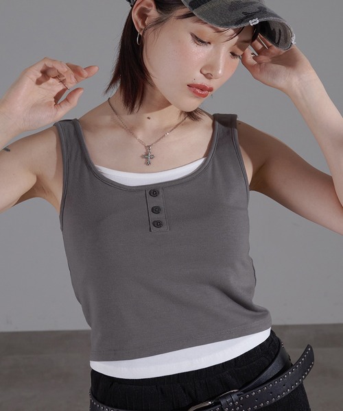 apres jour mignon(アプレジュールミニョン)の「ヘンリーレイヤードカップ付きタンク【ZOZOTOWN限定アイテム】(タンクトップ・レディース・ブラック/チャコールグレー/レッド・X-LARGE/フリー)」の5枚目の写真